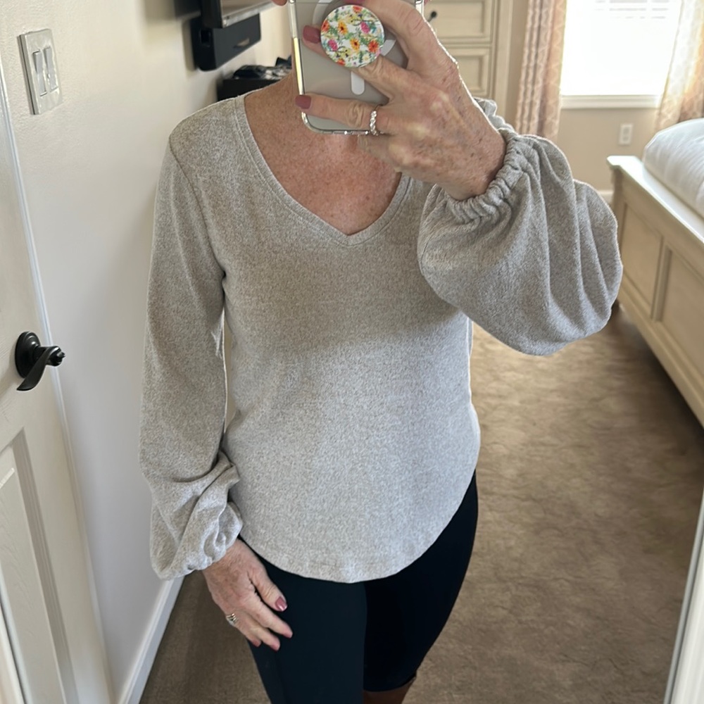 Simply Vera Vera Wang V Neck Balloon Sleeve Top